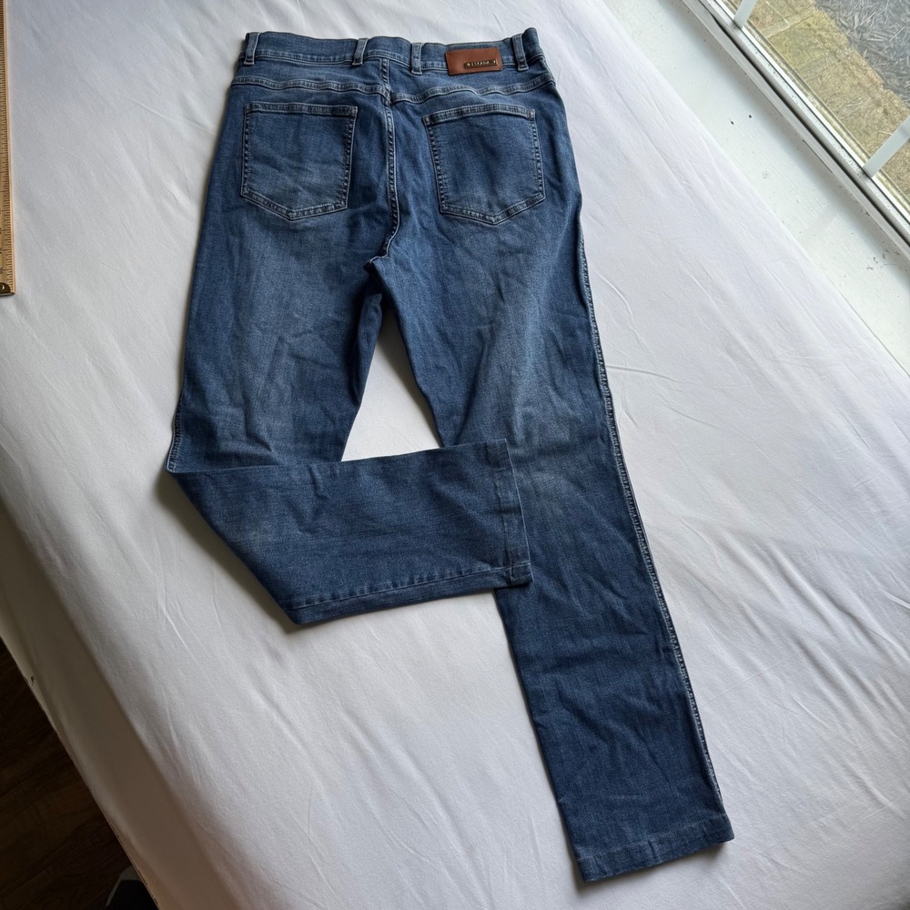 Escada Medium Blue Straight Leg Jeans Gold Hardware 42 DE Old Money Date Night